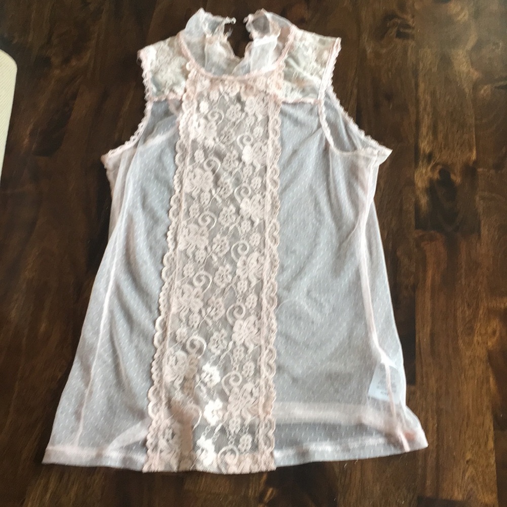 Beautiful lace, light pink, guess top